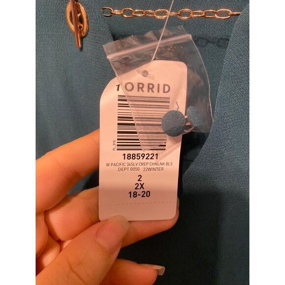 Torrid 2X Blouse NWT Teal Georgette Flowy Chiffon Blouse 3/4 Sleeve Gold Keyhole - Picture 6 of 9